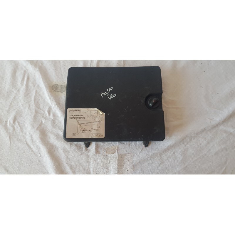 MITSUBISHI PAJERO V60 CASSETTA SET ATTREZZI CHIAVI PORTELLONE POST